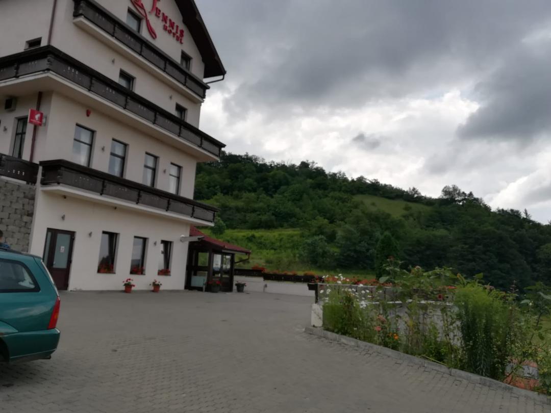 Hotel Dennis Medias Exterior photo